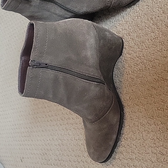 Franco Sarto Sz 8 Gray Suede Booties - Picture 2 of 12